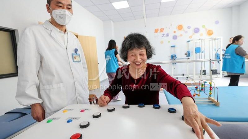 失能老人护理院对比养老院